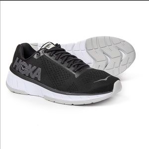 Hoka One One Women’s Cavu BWHT size 7 running